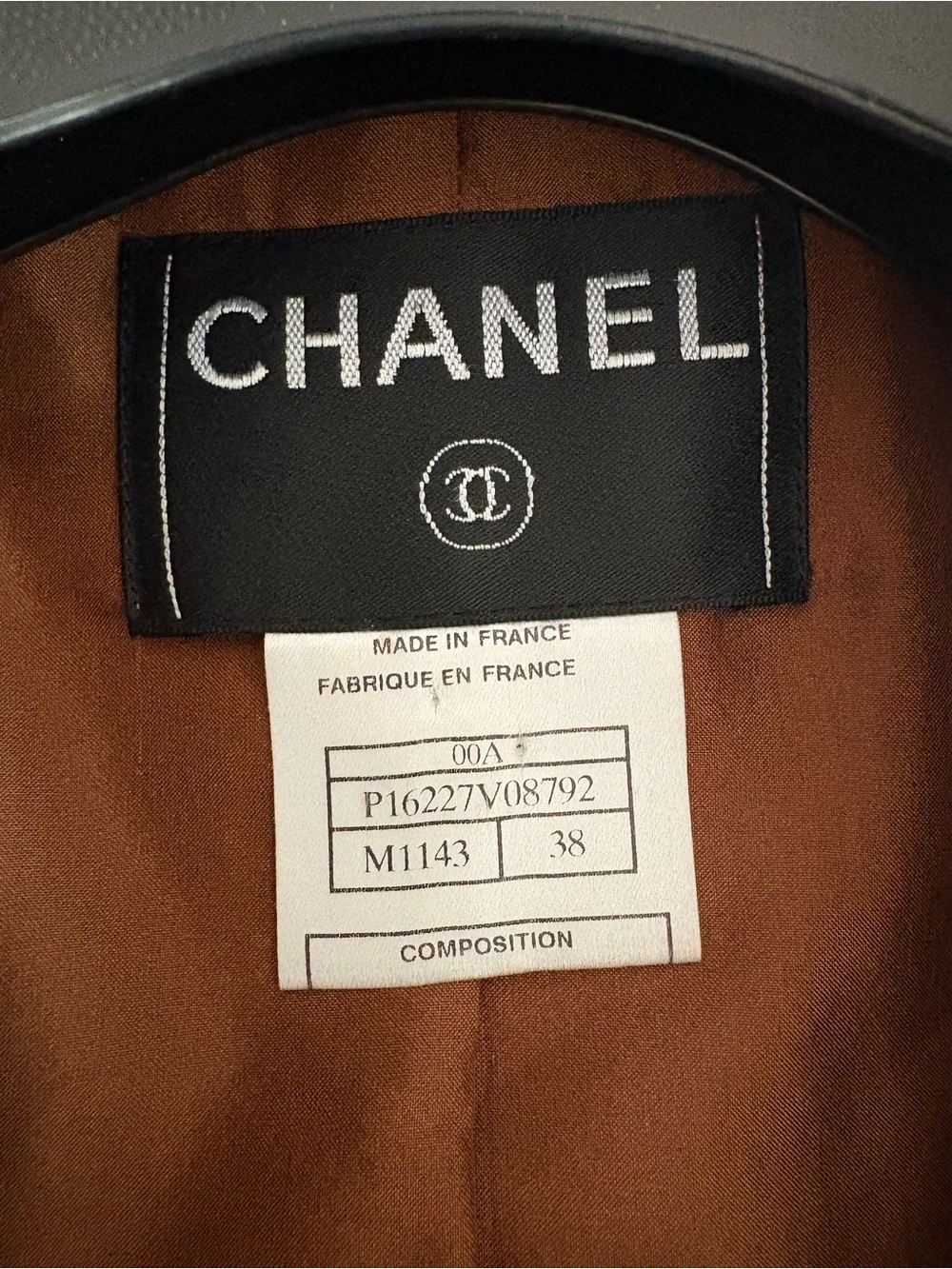 CHANEL 2000 Brown and Black Tweed Wool-skirt suit with belt
